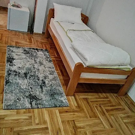 Ortodoks 公寓 Brus